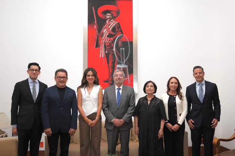 Comitiva del senado los legisladores con el secretario de relaciones exteriores