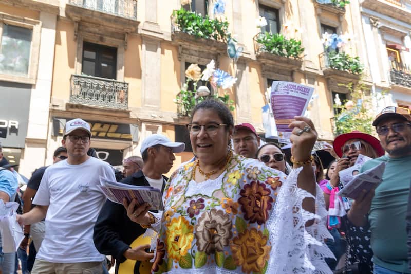 El pasado 30 de marzo, Lenia Batres inicio su campaña para contender a ministra de la Suprema Corte de Justicia de la Nación. El pasado 30 de marzo, Lenia Batres inicio su campaña para contender a ministra de la Suprema Corte de Justicia de la Nación. La llamada “ministra del pueblo” encabezó un mitin frente a la SCJN y recorrió la plancha del Zócalo hasta Eje Central en la CDMX.
