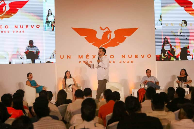El dirigente de MC no descartó una futura alianza con PT Jorge Álvarez Máynez en un evento de MC