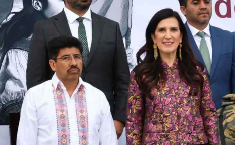 Hugo Aguilar y Kenia López Rabadán durante la ceremonia del Desfile Militar del 16 de septiembre Hugo Aguilar y Kenia López Rabadán