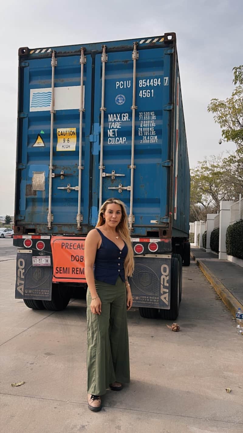Ximena Figueroa se hizo viral por haber adquirido 800 roscas en el Costco de Guadalajara para revenderlas en Manzanillo. En redes sociales se han generado diversas comentarios sobre las acciones de Figueroa.