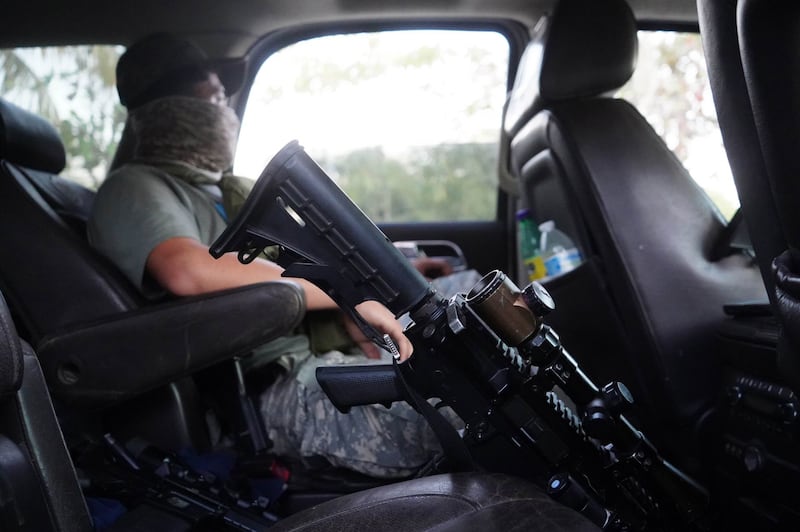 Sujeto armado. tráfico-armas-ucrania-cárteles