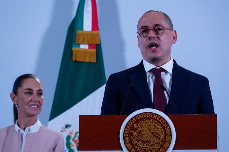 Claudia Sheinbaum, presidenta de México, y José Antonio Peña Merino, titular de la Agencia de Transformación Digital. Pepe Merino, titular de la Agencia de Transformación Digital, estaría en apuros ante las metas prometidas.