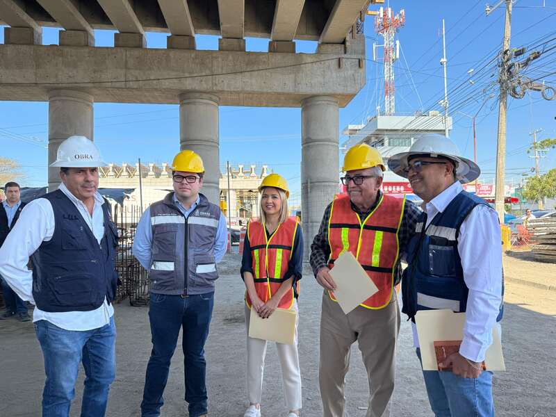 Rubén Rocha supervisa las obras del Puente Colosio. Rubén Rocha Moya, gobernador de Sinaloa.