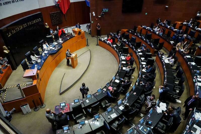 Aspectos del pleno del senado durante la discusión de derechos. Imagen promocional