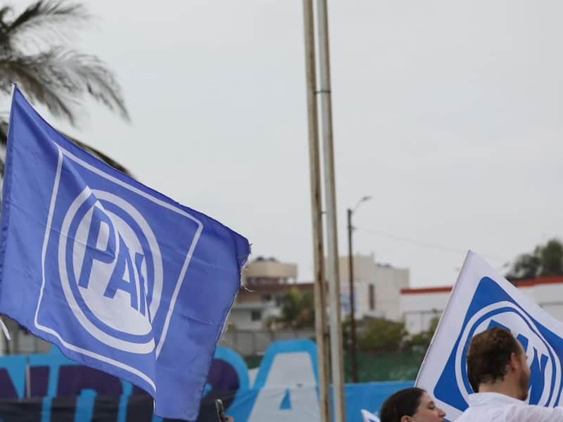 De acuerdo a Massive Caller, el partido panista va arriba de Morena por casi 5 puntos, mientras que el PRI quedó rezagado. Imágen de simpatizantes del PAN.