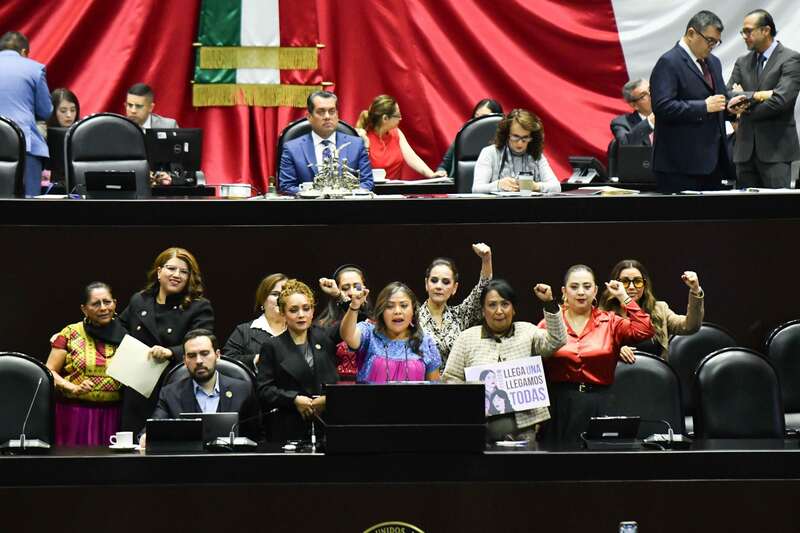 FOTO: MARIO JASSO/CUARTOSCURO.COM Legisladoras en la sesión ordinaria de la Cámara de Diputados en la que se discute el dictamen de la Ley General de Acceso de las Mujeres a una Vida Libre de Violencia.