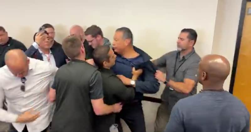 Senador demócrata, Alex Padilla El senador fue sometido por autoridades
