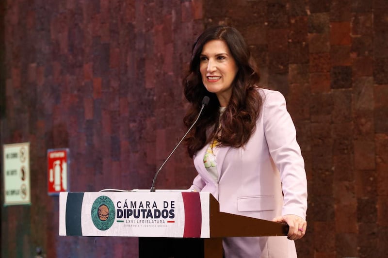 Kenia López Rabadán