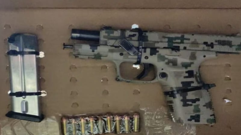 Marina asegura arma de uso exclusivo tras detención de Jorge "N" Marina asegura arma de uso exclusivo tras detención