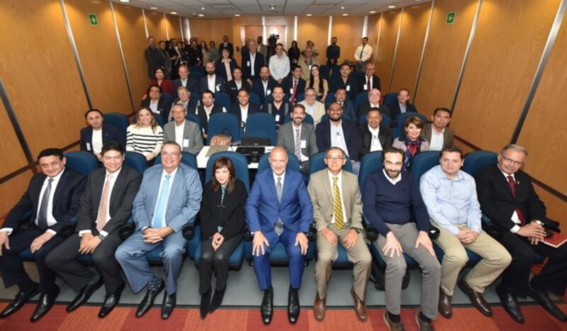 Jesús Esteva Medina y directores de los Centros SICT