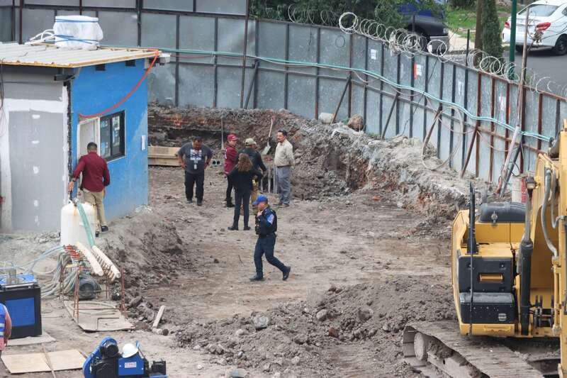 Fueron hallados varios cráneos y restos óseos en una construcción, ubicada en avenida Reforma número 159 y calle de Galeana, en la Colonia Guerrero. Al lugar arribo personal de peritos y elementos de la Fiscalía General de Justicia de la CDMX para levantar los restos e indagar sobre el origen de los restos, algunos vecinos señalaron que ahí era un panteón. La alcaldesa Alessandra Rojo de la Vega denuncio que la obra no tenía permiso de demolición. Fueron hallados varios cráneos y restos óseos en una construcción, ubicada en avenida Reforma número 159 y calle de Galeana, en la Colonia Guerrero. Al lugar arribo personal de peritos y elementos de la Fiscalía General de Justicia de la CDMX para levantar los restos e indagar sobre el origen de los restos, algunos vecinos señalaron que ahí era un panteón. La alcaldesa Alessandra Rojo de la Vega denuncio que la obra no tenía permiso de demolición.