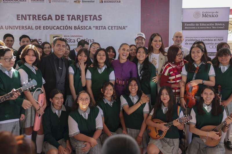 Claudia Sheinbaum, presidenta de México, encabezó la entrega de la beca Rita Cetina a estudiantes de secundaria en la entidad. Claudia Sheinbaum, presidenta de México, encabezó la entrega de la beca Rita Cetina a estudiantes de secundaria en la entidad.