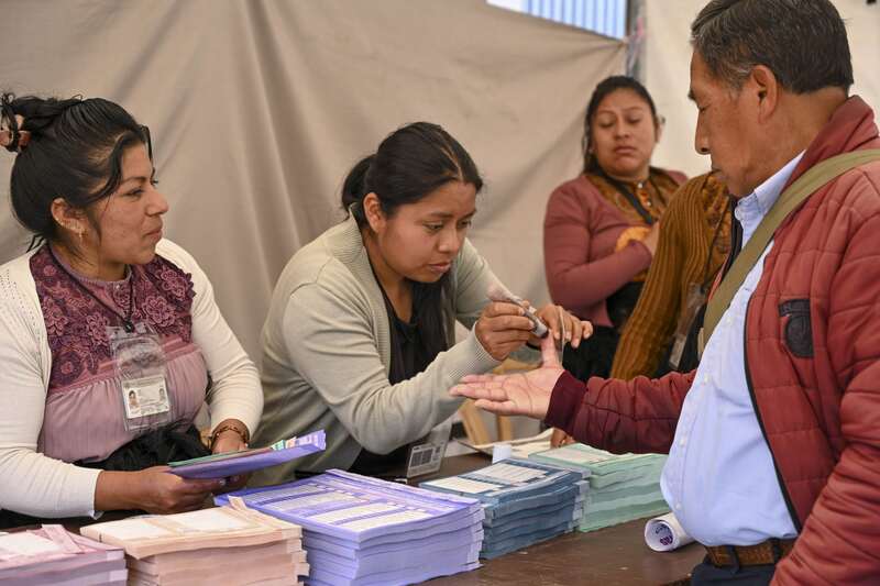 Se llevan a cabo por primera vez en el país elecciones para elegir al Poder Judicial. Se llevan a cabo por primera vez en el país elecciones para elegir al Poder Judicial.