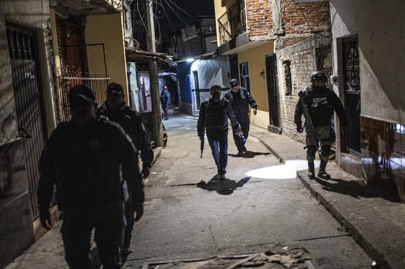 De igual modo, mexicanos reprobaron al gobierno federal para brindar condiciones de seguridad Operativo de seguridad en Uruapan, Michoacán