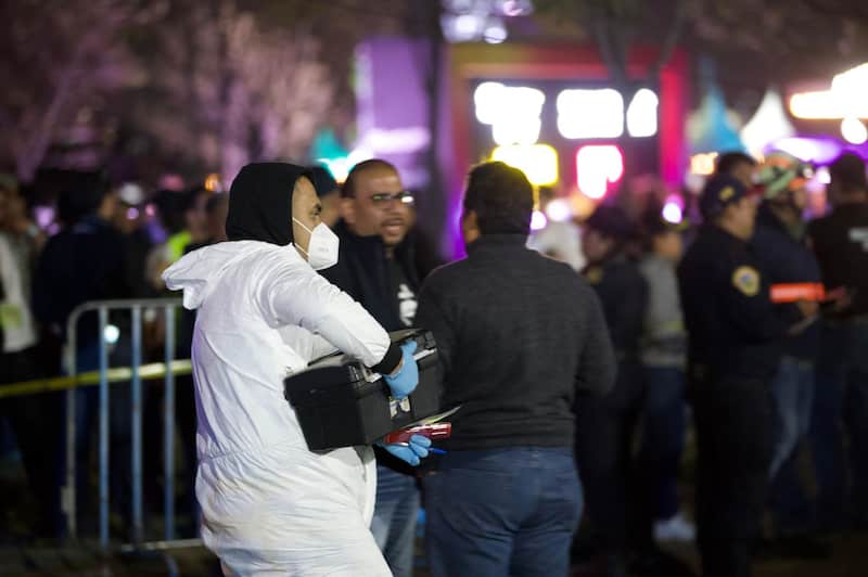 Peritos de la Policía de Investigación de la FGJCDMX laboran en el lugar donde esta tarde una estructura colapsó y cayó sobre dos personas que se encontraban en el festival AXE Ceremonia en el Parque Bicentenario Peritos de la Policía de Investigación de la FGJCDMX laboran en el lugar donde esta tarde una estructura colapsó y cayó sobre dos personas que se encontraban en el festival AXE Ceremonia en el Parque Bicentenario