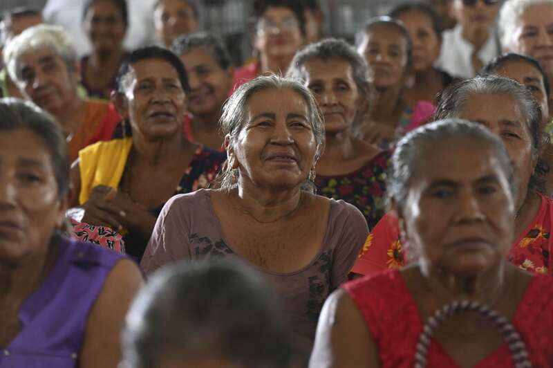 SAN MARCOS, GUERRERO, 17ENERO2024.- La presidenta de México Claudia Sheinbaum encabezó la entrega de tarjetas correspondientes al programa “Pensión Mujeres Bienestar” en la región de San Marcos. El apoyo económico es para mujeres de 60 a 64 años de edad y consta de un recurso de 3 mil pesos que se entrega de manera bimestral.
FOTO: PRESIDENCIA/CUARTOSCURO.COM Imagen promocional