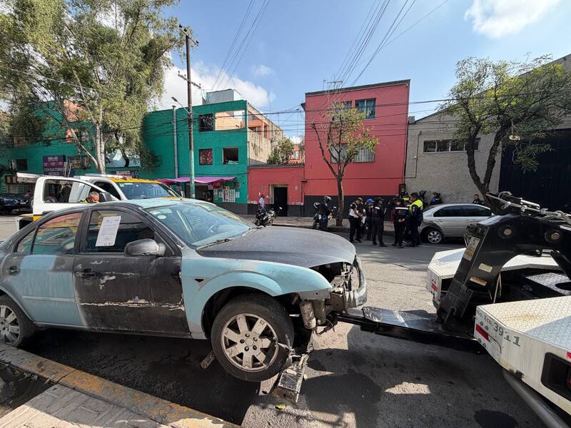 El gobierno de Alessandra Rojo de la Vega en la alcaldía Cuauhtémoc realiza operativos de chatarrización. Van más de 3,500 vehículos retirados. Autos chatarra en la alcaldía Cuauhtémoc
