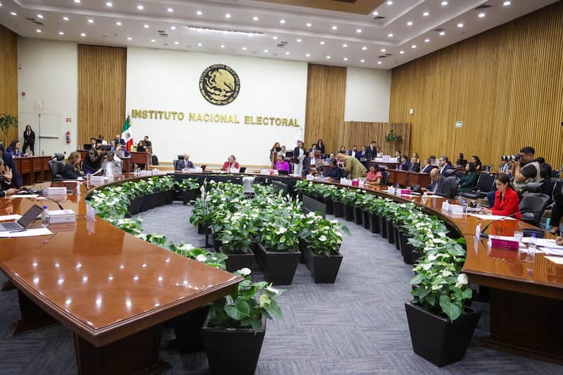 Los consejeros del INE aprobaron validar la elección judicial Consejo General del INE durante la sesión extraordinaria urgente sobre la elección judicial
