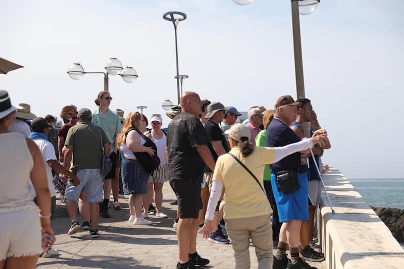 Turistas en Mazatlán. Turistas observando las costas de Mazatlán.