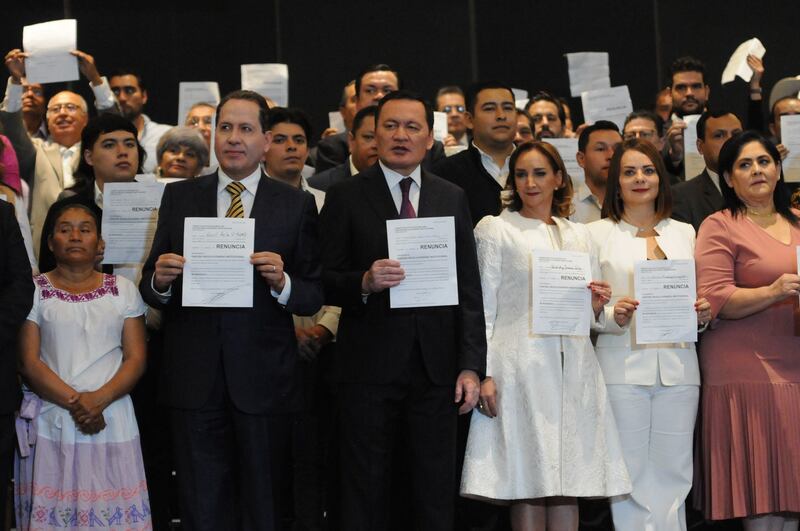 Desbandada priista