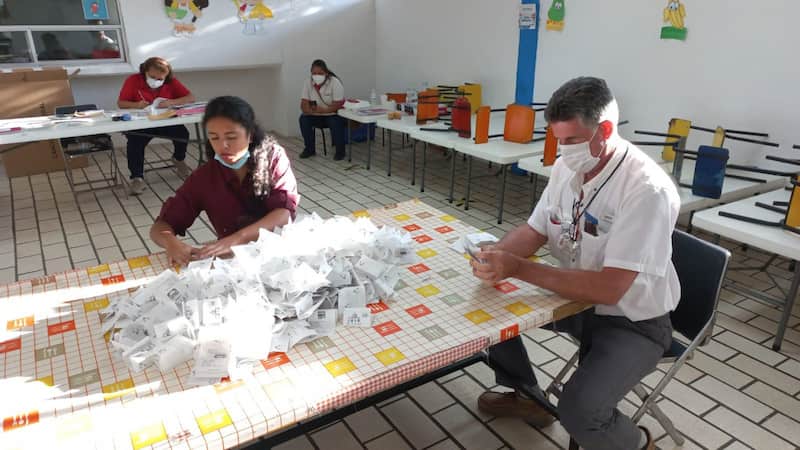Conteo de votos durante el cierre de casillas en los estados de Durango, Tamaulipas, Aguascalientes, Hidalgo, Oaxaca, y Quintana Roo. Conteo de votos