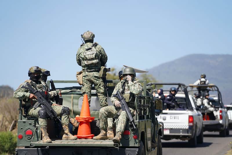 Elementos del Ejército Mexicano, Guardia Nacional y Guardia Civil instalaron un puesto de control en la región de la Meseta Purépecha, en la entrada a la comunidad indígena de Pichataro, donde existe control del CJNG. Elementos de la Guardia Nacional