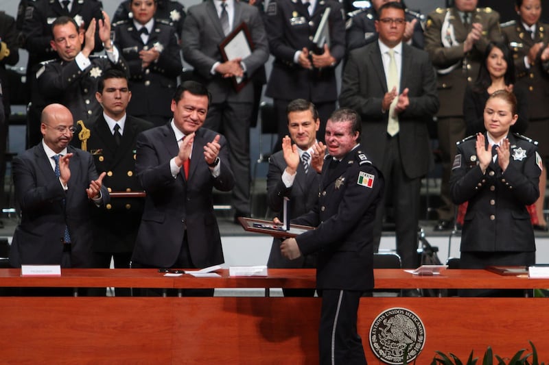 Policía