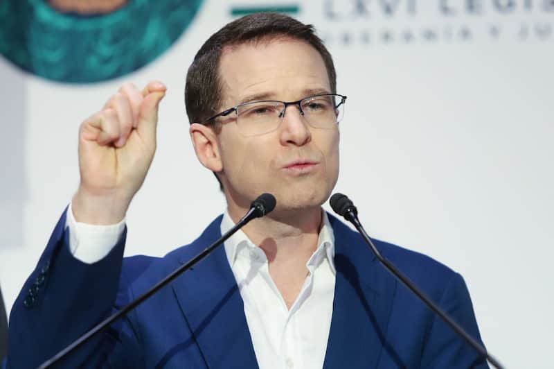 El senador Ricardo Anaya del PAN, criticó a Morena y al gobierno de México por el caso Zambada. Anaya se ha convertido en uno de los prinicipales críticos de la iniciativa.