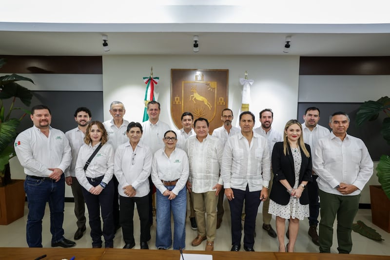 Emilia Calleja Alor y el gobernador Joaquín Díaz Mena