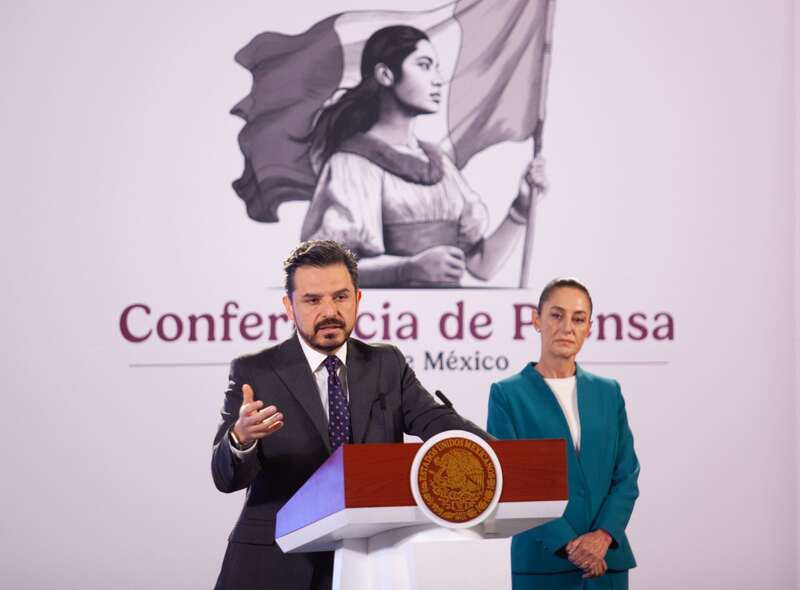 Zoé Robledo, director general del IMSS y Claudia Sheinbaum Pardo, presidenta de México durante conferencia de prensa en Palacio Nacional, donde se destacó el tema de salud. Zoé Robledo y Sheinbaum