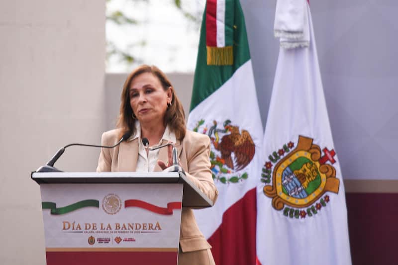 La gobernadora de Veracruz, Rocío Nahle. Nahle asistió a los honores por el Día de la Bandera que se realizó en el Parque Juárez.