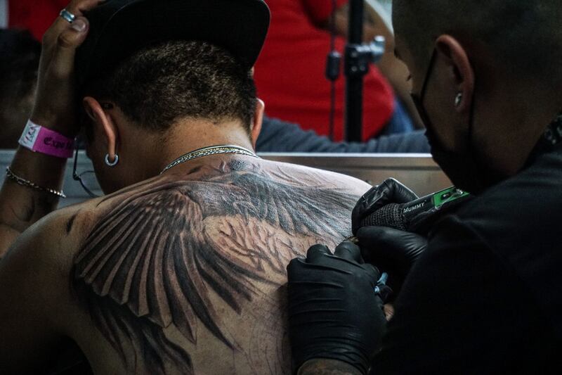 Tatuaje con figura de alas