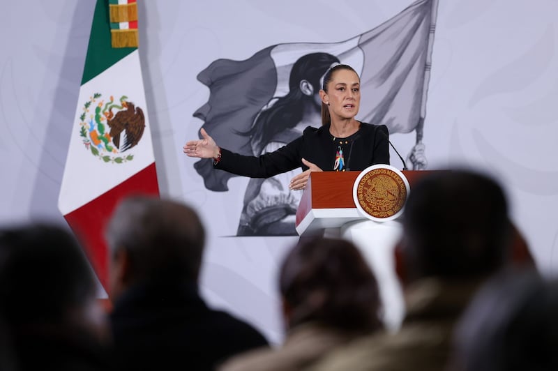 CIUDAD DE MÉXICO, 11DICIEMBRE2025.- Claudia Sheinbaum Pardo, presidenta de México, encabezó la conferencia Mañanera del Pueblo en la que se informó sobre el aumento de turismo nacional e internacional durante el 2025.
FOTO: GALO CAÑAS/CUARTOSCURO.COM Claudia Sheinbaum