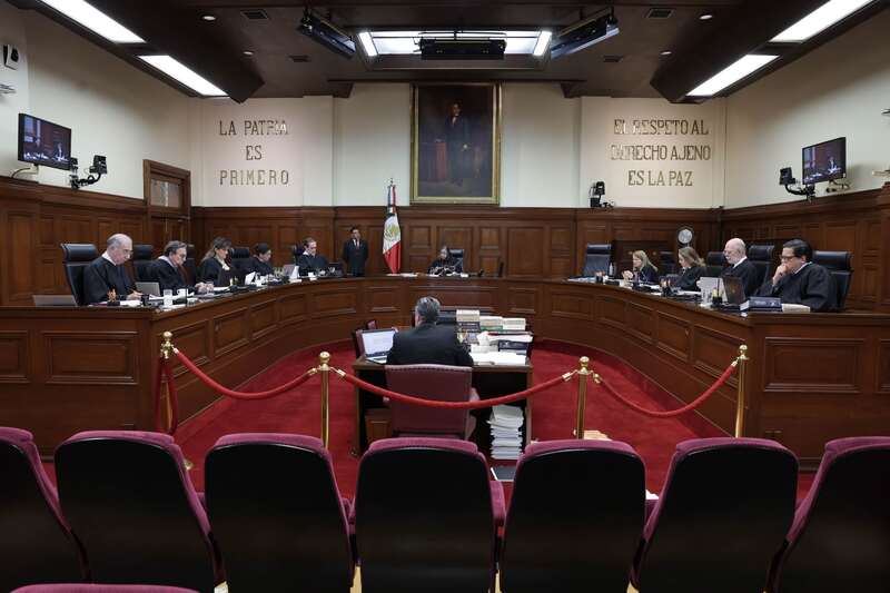Zedillo obligó a la Suprema Corte de Justicia de la Nación (SCJN) a cerrar actividades por un mes Miembros de la corte durante una sesión en la actualidad