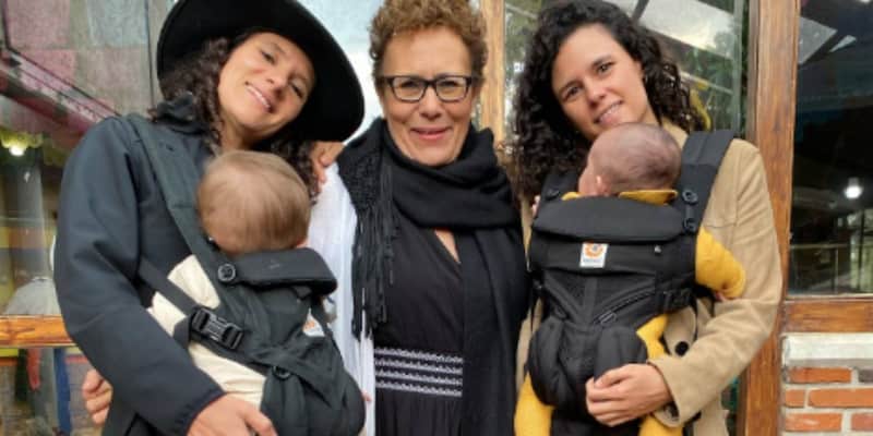 la dirigente de morena posa con su bebé alcalde y leonora