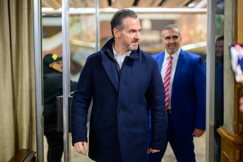 Adrián de la Garza, alcalde de Monterrey. El presidente municipal de Monterrey no tuvo una buena recepción en el Estadio Mobil Super.
