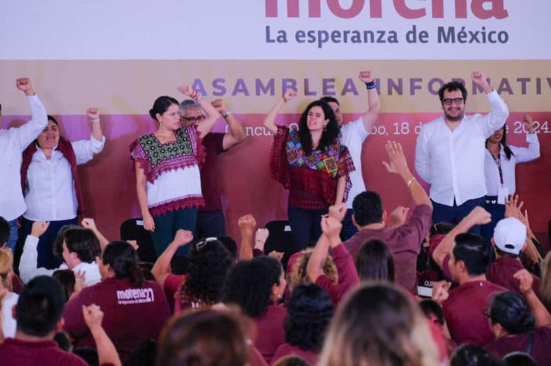 José Ramón López Beltrán justifica afiliaciones de opositores a Morena Dirigentes de Morena en un evento oficial