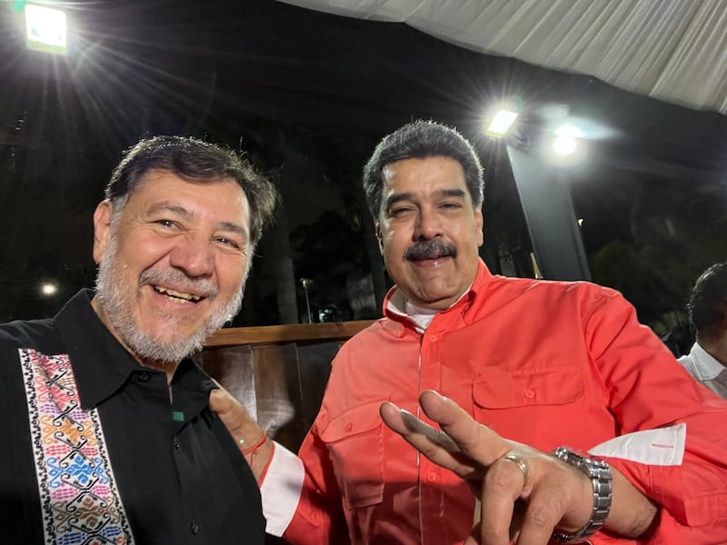 Gerardo Fernández Noroña y Nicolás Maduro