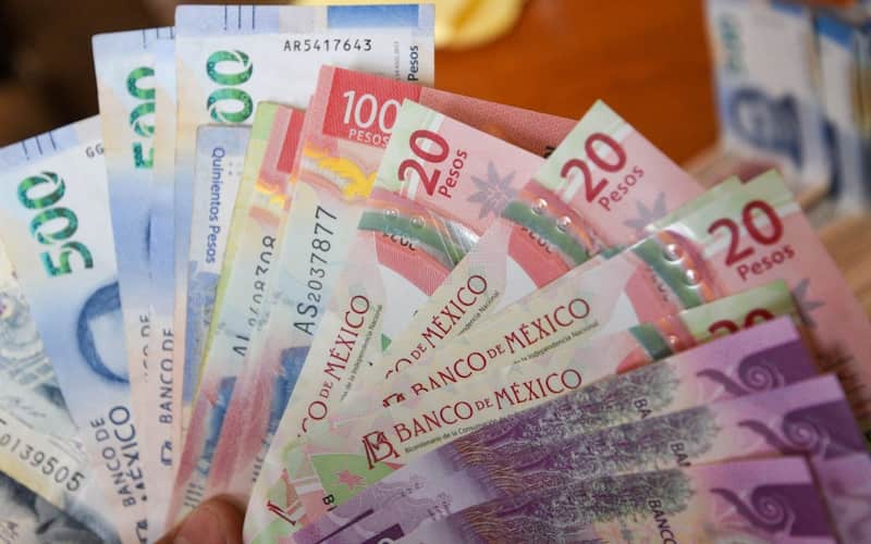 El PAN propuso eliminar ISR al aguinaldo Billetes de varias denominaciones
