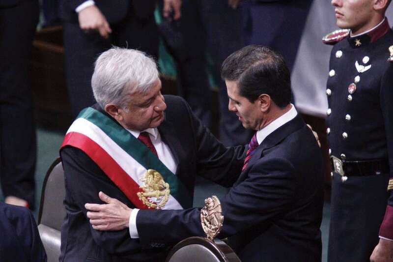 Andrés Manuel López Obrador y Enrique Peña Nieto se encuentran en la toma de posesión en San Lázaro. Andrés Manuel López Obrador y Enrique Peña Nieto se encuentran en la toma de posesión en San Lázaro.