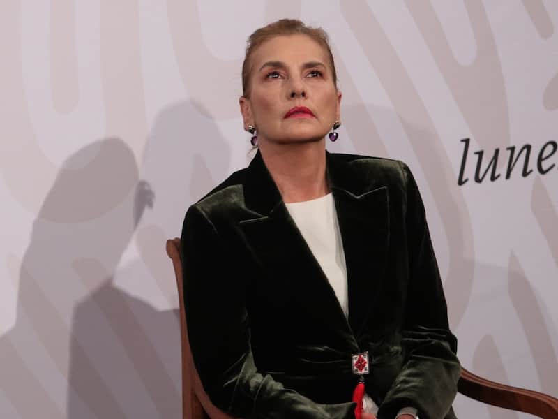 Beatriz Gutiérrez Müller. La esposa de AMLO durante la entrega iniciativas de Reforma a la Constitución, que se llevó a cabo en Palacio Nacional.