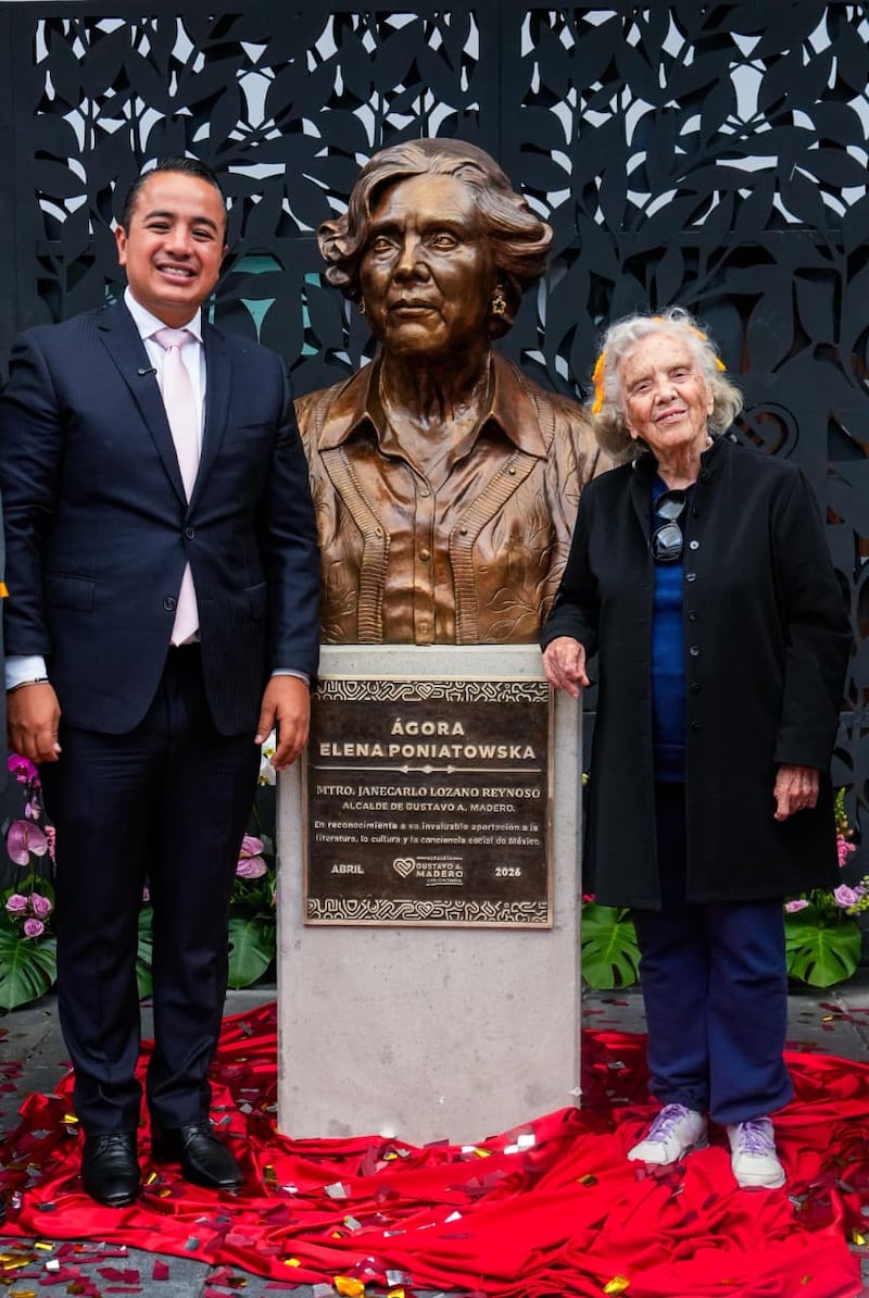 Foto: Alcaldía Gustavo A. Madero Janecarlo Lozano y Elena Poniatwoska