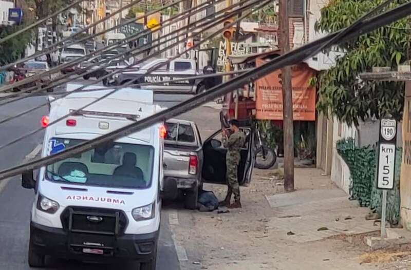 La madrugada de este 1 de enero de 2025, se registró un ataque perpetrado contra la base de la SEMAR, ubicada en el municipio de Acatlán de Osorio. El saldo fue de un agresor muerto y dos oficiales heridos.
