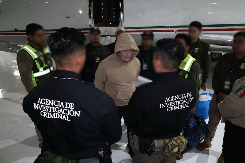 Llegada de Hernán Bermúdez al Aeropuerto de Toluca