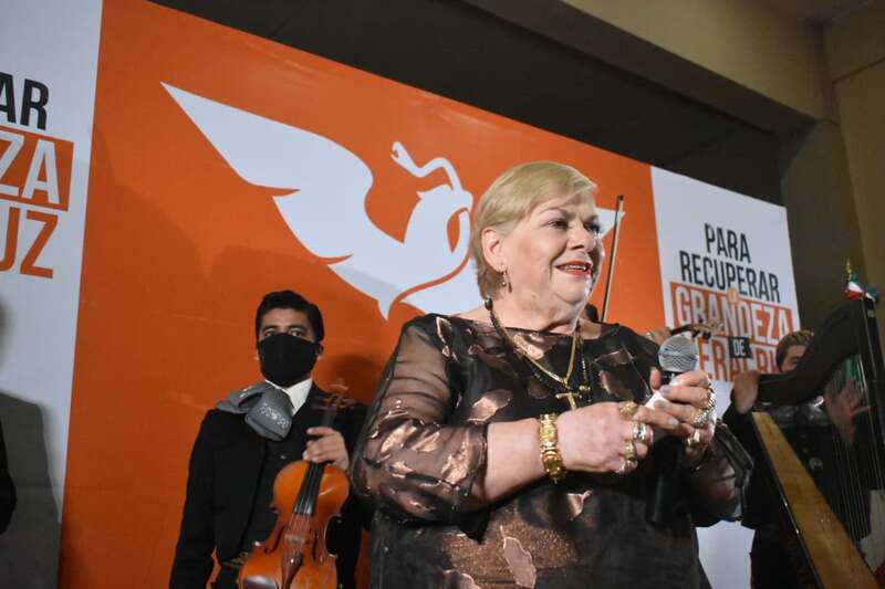 La cantante Francisca Viveros Barradas, conocida como Paquita la del Barrio, buscó introducirse en la política Paquita la del Barrio buscó ser diputada local en Veracruz