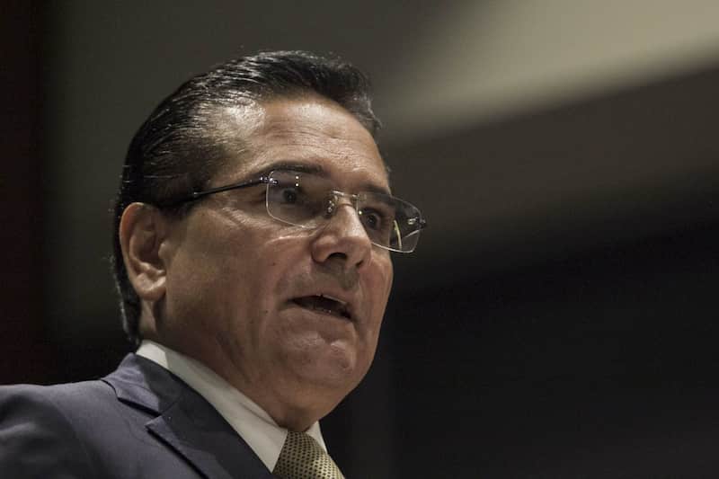 Silvano Aureoles, exgobernador de Michoacán, consigue una orden de suspensión para detener su captura Exgobernador de Michoacán en un vento oficial