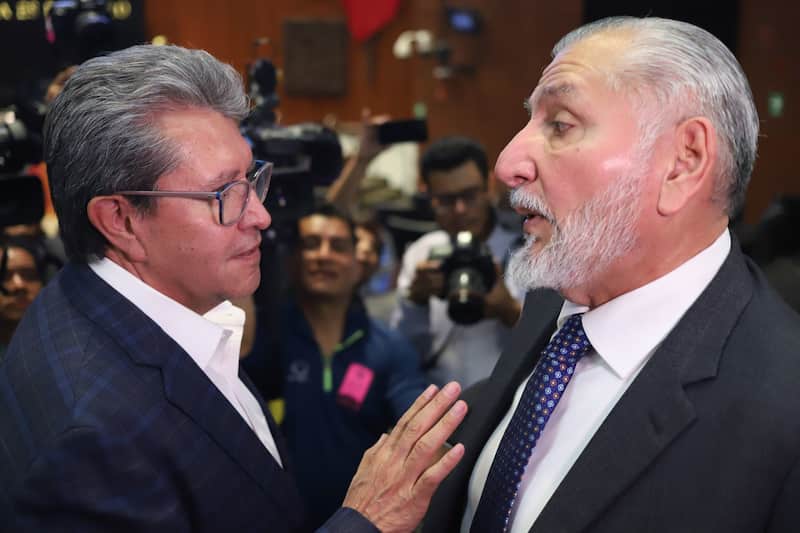 Ricardo Monreal, diputado de Morena y Adán Augusto López, senador de Morena, ambos líderes de sus bancadas en el Congreso, dialogan. Ricardo Monreal, diputado de Morena y Adán Augusto López, senador de Morena, ambos líderes de sus bancadas en el Congreso, dialogan.