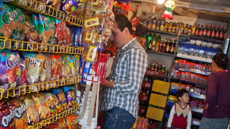 ANPEC alertó que diputados pretenden aumentar impuestos a refrescos, cerveza, cigarros y botanas, pese a promesa de Sheinbaum de no subirlos. ANPEC advierte sobre incremento de impuestos