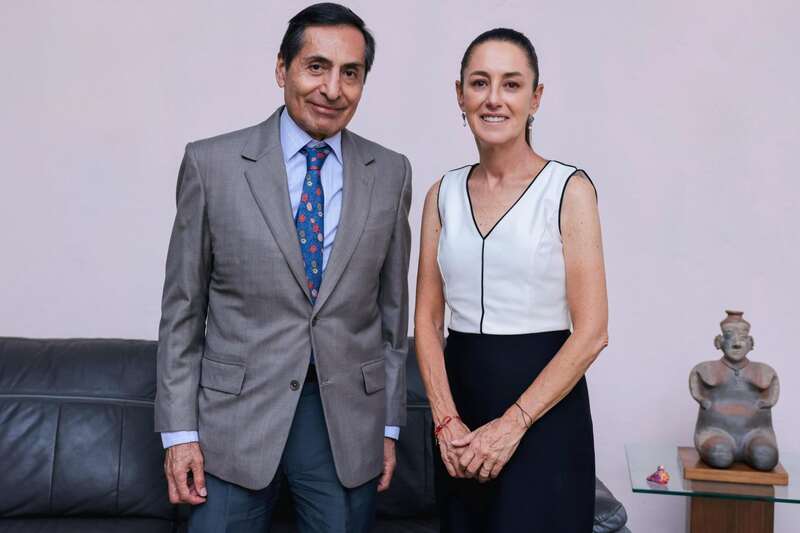 Claudia Sheinbaum, presidenta de la República en una reunión con Rogelio Ramírez de la O, secretario de Hacienda y Crédito Público. Ramírez de la O y Sheinbaum